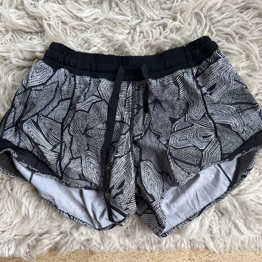 Lululemon Shorts Size 6